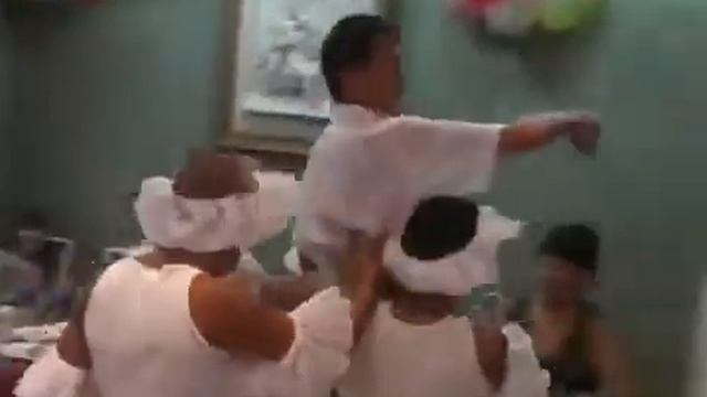 Приколы на свадьбе Танец маленьких лебедей смотреть онлайн