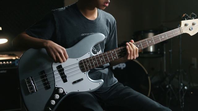 10,000 Reasons - Matt Redman // Bass Tutorial (FREE TABS!) смотреть онлайн