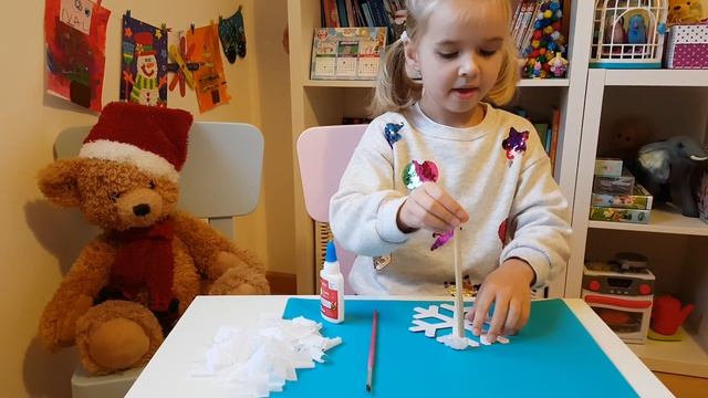 Как сделать объемную снежинку в технике ТОРЦЕВАНИЕ. Зимние ПОДЕЛКИ с детьми смотреть онлайн