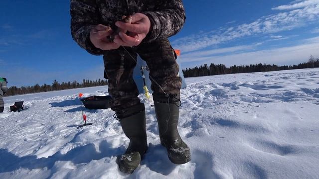 РЫБАЛКА С КОМФОРТОМ ЗИМОЙ. Сутки на льду. 1 часть. смотреть онлайн