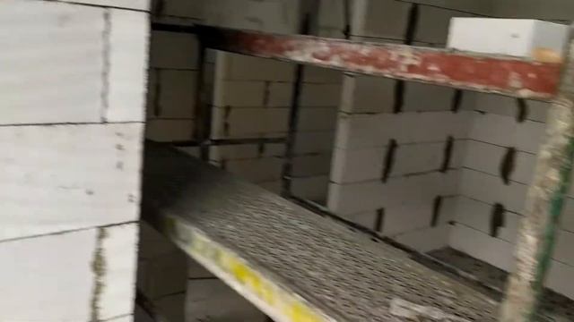 строттельство в Польще. Кладка перегородок из газосиликата.