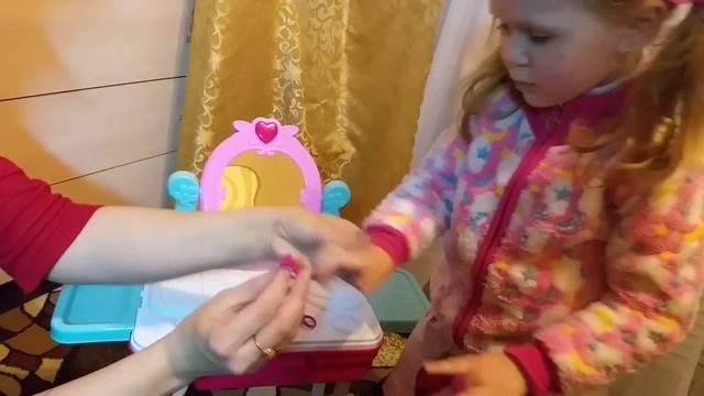 Волшебное зеркало.Детская косметика. Волшебный чемодан.Детский канал. смотреть онлайн