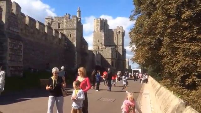 Windsor Castle, UK - the palace where the queen lives смотреть онлайн