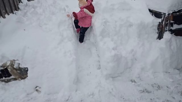 Дочка застряла в сугробе 😀😀😀 смотреть онлайн