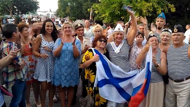 Танцы на Приморском бульваре - Севастополь - 28.07.19 - День ВМФ - Певец Сергей Соков смотреть онлайн