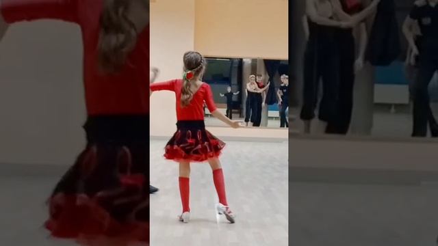 УЧИМСЯ ТАНЦЕВАТЬ РУМБУ ?? смотреть онлайн