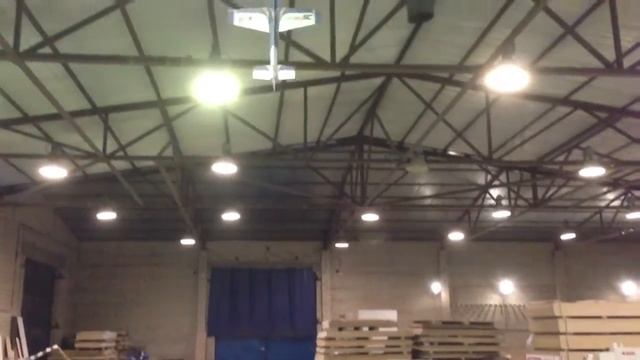 Небольшой полет в цеху смотреть онлайн