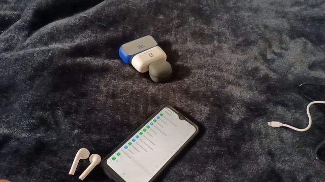 The BEST Airpod Knock-Offs for only $20!? | Cheap Tech #2 смотреть онлайн
