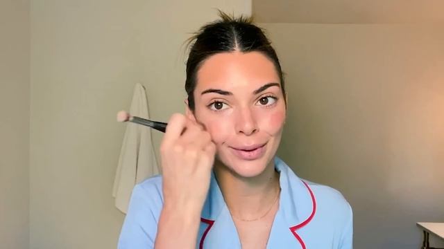 Kendall Jenner's Acne Journey, Go-To Makeup and Best Family Advice | Beauty Secrets | Vogue смотреть онлайн