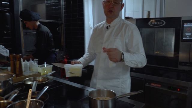 Крем суп из тыквы с вяленой уткой и сыром ДОМА рецепт от шеф повара @user-lc1gk5vs5z смотреть онлайн