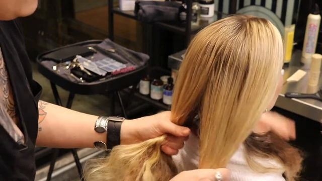Bridal How-To: 70s Zig Zag Ponytail смотреть онлайн