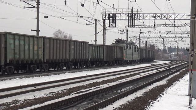 Электровозы ВЛ80С-1463 + ВЛ80С + ВЛ80Т-2065 с грузовым поездом