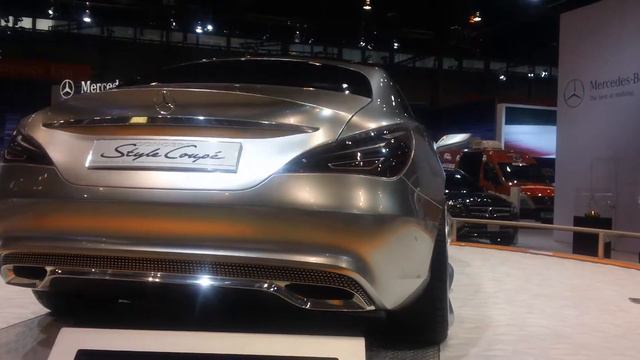 Mercedes Benz-E63 4Matic Debut At Chicago Auto Show 2013.MP4