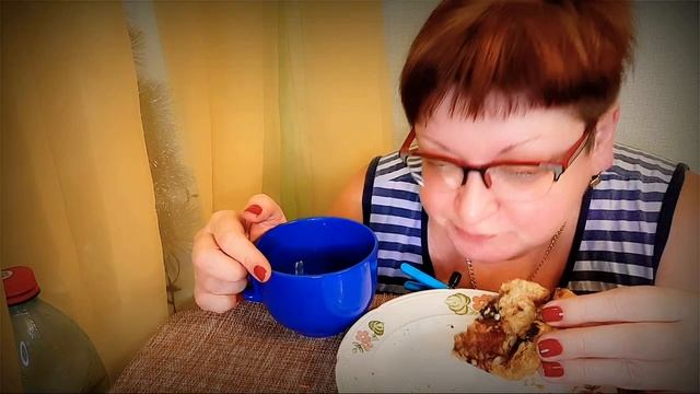 мукбанг/домашняя пицца, эх жаль без огурцов/пицца от дочки, вот пожру/обжор и разговоры на камеру/