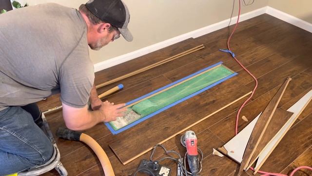 How to replace a damaged laminate board that’s in the middle of the floor смотреть онлайн