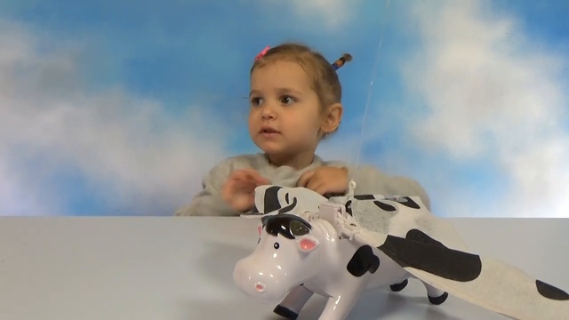 Летающая корова распаковка игрушки цепляем к потолку Flying cow unboxing toy and смотреть онлайн