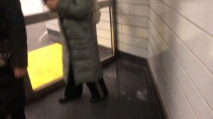 Лифт и электропоезда 81-765 (Москва) на станции метро Лермонтовский проспект, ТКЛ, 10 декабря 2022