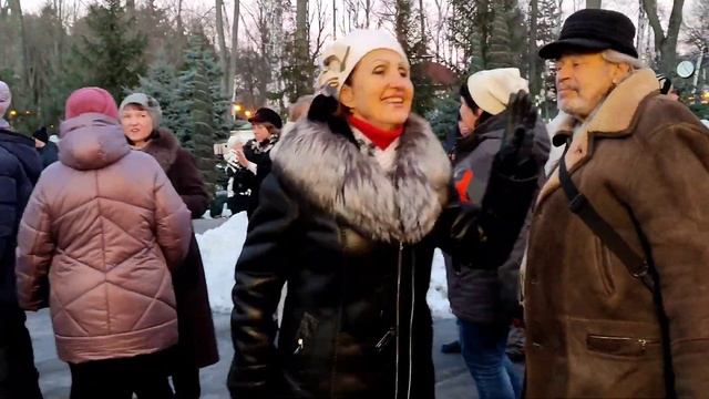 ТЕБЯ Я ВСТРЕТИЛ В ЛУЧШИЕ ГОДА!???/ТАНЦЫ В ПАРКЕ ГОРЬКОГО ХАРЬКОВ ФЕВРАЛЬ 2022 смотреть онлайн