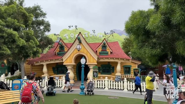 Top 7 Disneyland Secrets - A Behind the Scenes look at the Disney Magic! смотреть онлайн