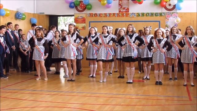 Танец - флешмоб на Последний звонок. Выпускной 2017 смотреть онлайн