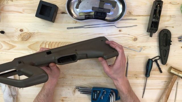 Steyr AUG Stock disassembly and assembly смотреть онлайн
