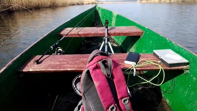 Поймал много карася на мормышку с лодки! Ловля Окуня на спиннинг смотреть онлайн
