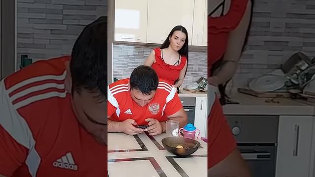 ПРОВОЦИРУЮ ЖЕНУ НА РЕВНОСТЬ?ее реакция? смотреть онлайн