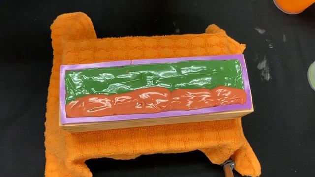 Making Citrus and Sage Cold Process Soap - Hanger Swirl w/ Cut смотреть онлайн