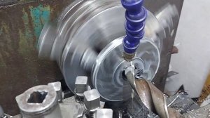 Полное изготовление плоского приварного фланца на токарном станке.