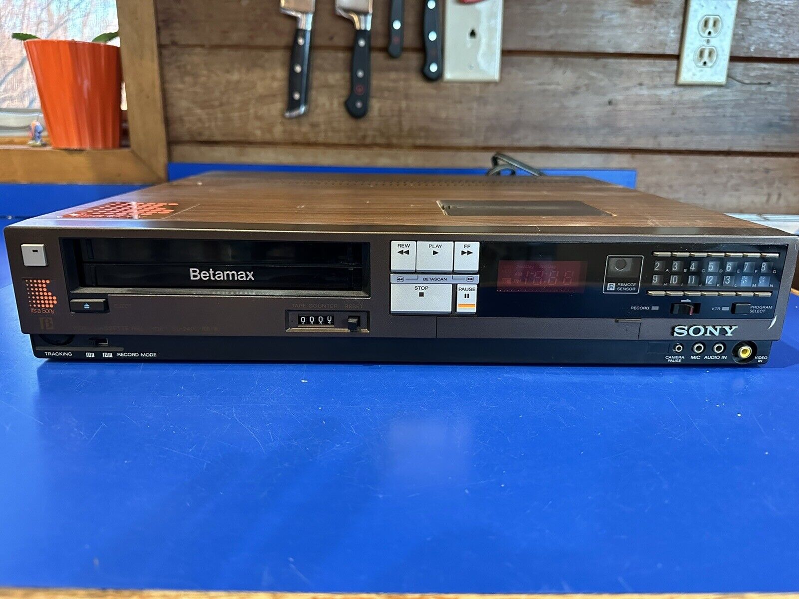 Кассетный видеомагнитофон Sony SL-2401 Betamax Beta-Япония-1983-год