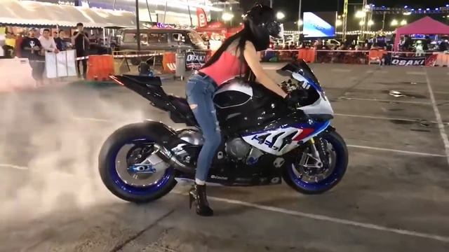 BMW S1000rr burnout with girl смотреть онлайн