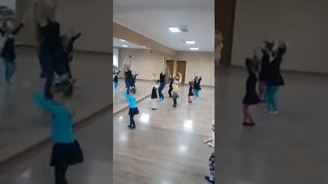 Позиция ног и рук вместе(муз французский вальс) смотреть онлайн