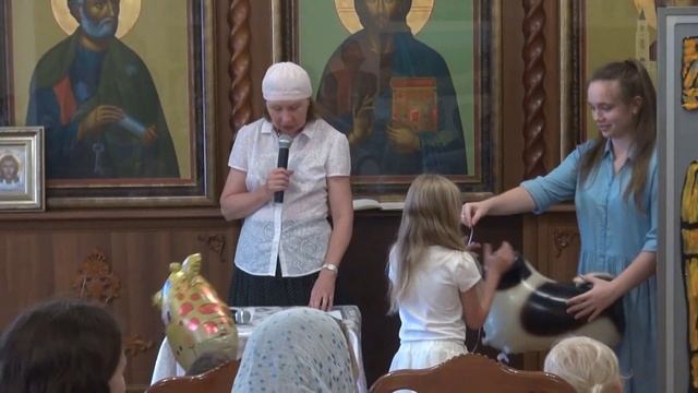 Ученики церковной школы на празднике последнего звонка читают стихи, г. Тель- Авив - Яффо смотреть онлайн