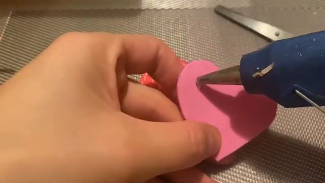 Жүрек резинка пайеткидан және бисерден. Сердце из бисера и пайеток. смотреть онлайн