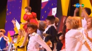 Теона Дольникова исполняет гимн Премии «Главные герои-2018»