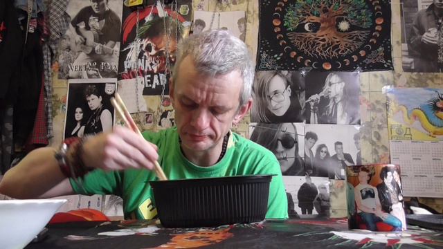 мукбанк обжор китайский рис с масом по тайски и картофельное пюре с жареными бакложанами чай китайск