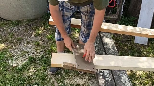 Как ровно отпилить доску на стройке смотреть онлайн