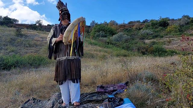 Как Шаман проводит приветственное Камлание "Благопожелание Духам местности". Мир Духов и Мир Людей. смотреть онлайн