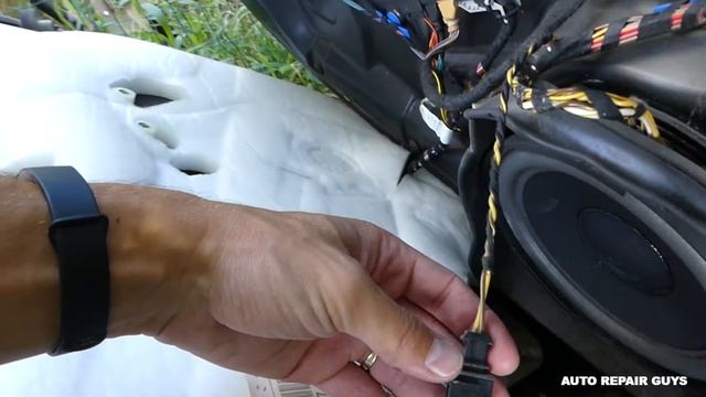 HOW TO REMOVE AND REPLACE SIDE VIEW MIRROR ON VW TOUAREG смотреть онлайн