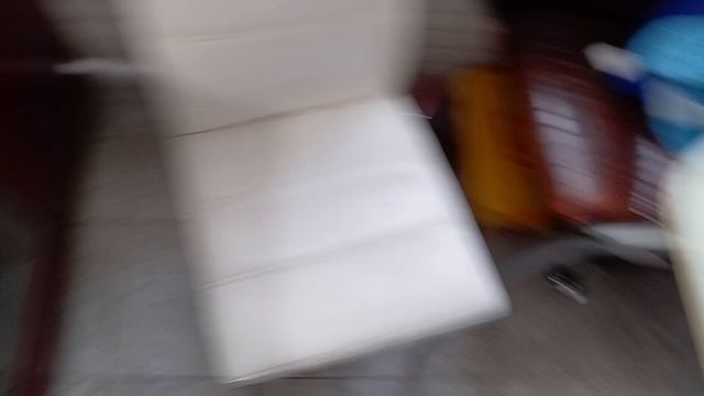 Жареная курица и салат из свежей капусты и моркови,со спагетти. смотреть онлайн