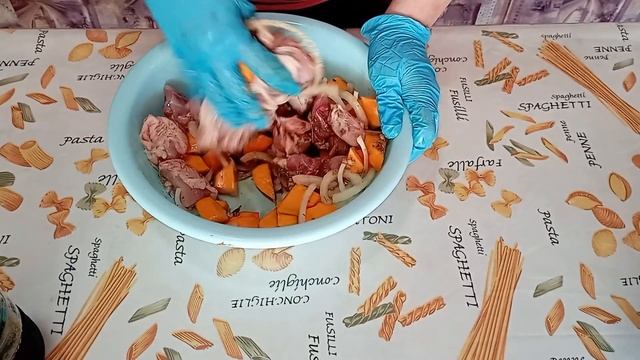 У ВАС ЕСТЬ ТЫКВА И ВЫ НЕ ЗНАЕТЕ, ЧТО ПРИГОТОВИТЬ??? ТЫКВА С БЕДРЫШКАМИ В ДУХОВКЕ, КЛАССНЫЙ РЕЦЕПТ!! смотреть онлайн