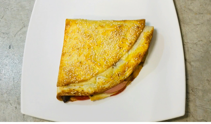 Закрытая пицца в лаваше: никакой возни с тестом, начинку можно брать любую