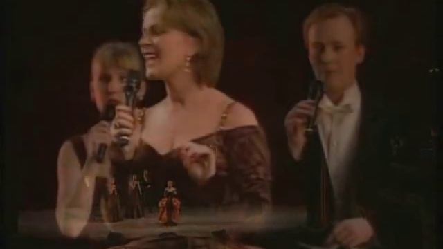 Anni-Frid Lyngstad - Dancing Queen with the Real Group смотреть онлайн