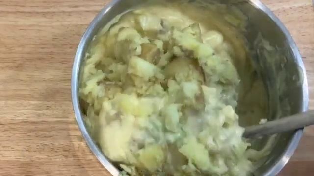 My kids ate them all! GOOEY & EASY cheese recipe Everyone will love this. Cheese and leek pie. смотреть онлайн