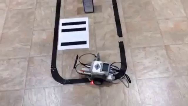 Mindstorm - Follow the line and read barcode project смотреть онлайн