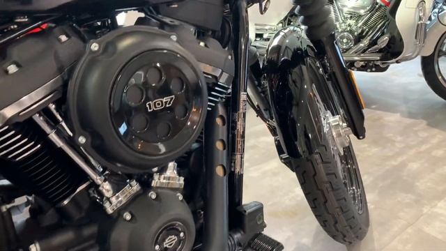 Street Bob Softail 107 Harley-Davidson 2020 vivid black смотреть онлайн