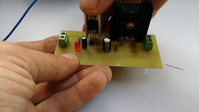 How to make Simple Adjustable Power Supply At Home using LM317 IC смотреть онлайн