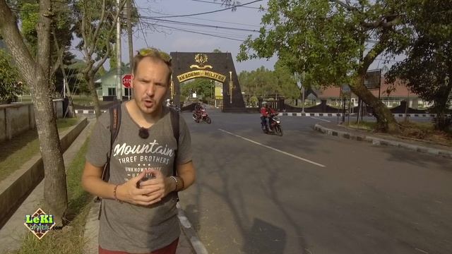 OUR TRAVEL GUIDE TO JAVA INDONESIA | Watching Sunrise at Bromo Volcano смотреть онлайн