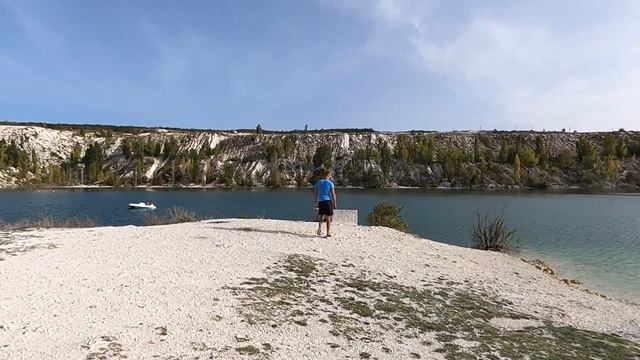 Крым Мраморное (Марсианское) озеро (карьер) в Бахчисарайском районе Скалистое октябрь 2020 смотреть онлайн