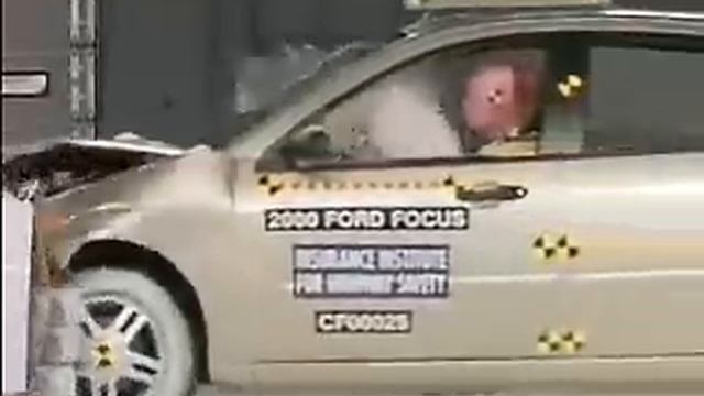 Crash Test 2000 - 2006 Ford Focus IIHS смотреть онлайн